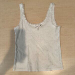 White Tank Top w/ Lace Detailing, Bow on Front Size Small